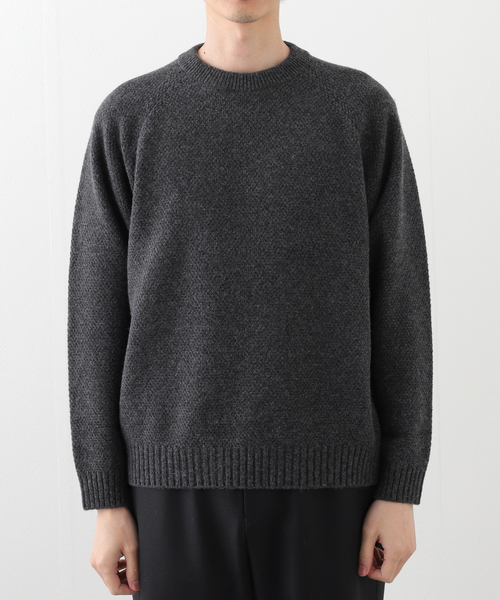 ATON(エイトン)の「ATON(エイトン) LAMBS WOOL CREWNECK SWEATER KRAGCW0402(ニット/セーター・メンズ・チャコールグレー/ライトグレー・4/6)」の9枚目の写真