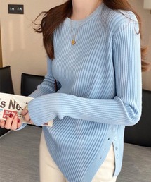 2wayで着こなせる。サイドスリットリブニット