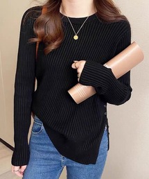 2wayで着こなせる。サイドスリットリブニット
