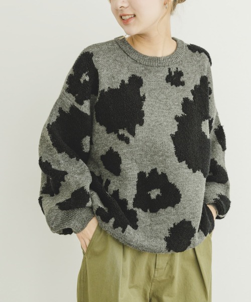 ITEMS URBANRESEARCH（アイテムズ アーバンリサーチ）の「フラワージャガードニット（ニット/セーター・レディース・グレー/ネイビー・FREE）」の2枚目の写真