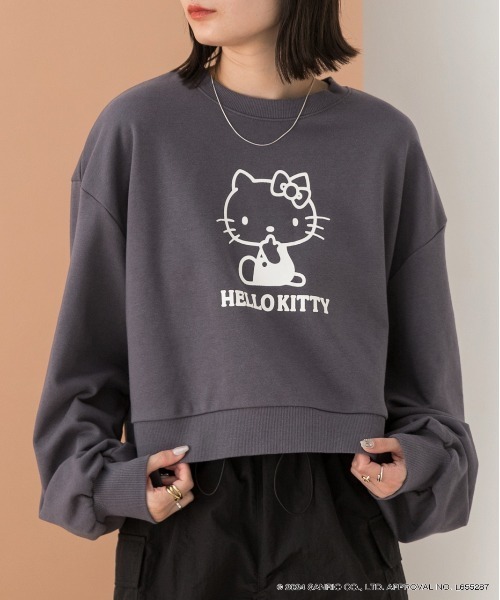 sanrio(サンリオ)の「【HELLO KITTY】ショートプルオーバー(スウェット・レディース・アイボリー/チャコール・FREE)」の5枚目の写真