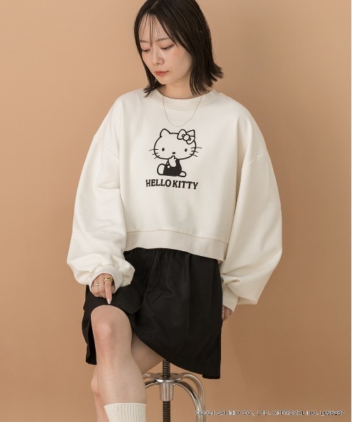 sanrio(サンリオ)の「【HELLO KITTY】ショートプルオーバー(スウェット・レディース・アイボリー/チャコール・FREE)」の15枚目の写真