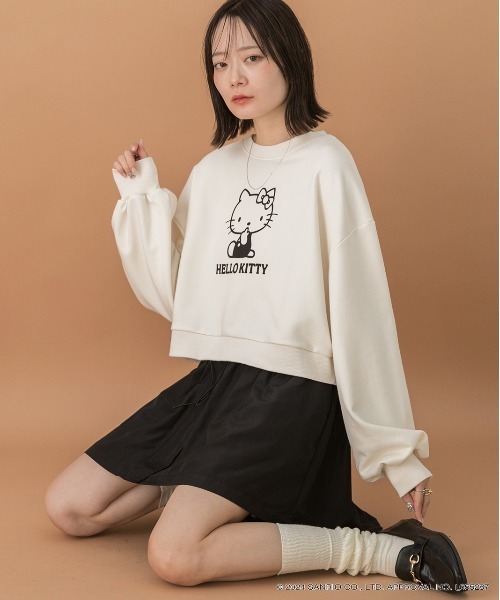 sanrio(サンリオ)の「【HELLO KITTY】ショートプルオーバー(スウェット・レディース・アイボリー/チャコール・FREE)」の16枚目の写真