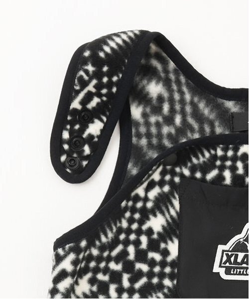 XLARGE KIDS（エクストララージキッズ）の「総柄フリースサロペット（サロペット/オーバーオール・キッズ・ブラック・80ｃｍ/90cm/110cm/100cm）」の12枚目の写真