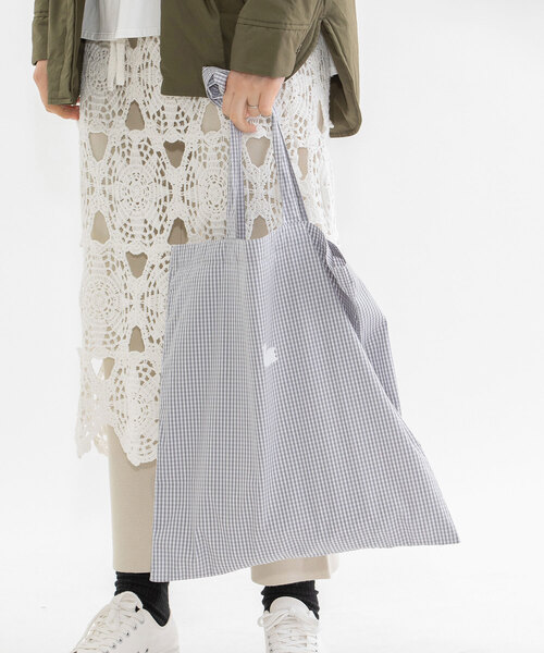 nop de nod（ノップドゥノッド）の「Laukkuギンガムfoldバッグ（トートバッグ・レディース・ターコイズブルー/グレー/オレンジ/ダークブルー/レッド/ピンク/グリーン・フリー）」の2枚目の写真