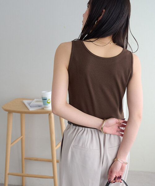 DISCOAT(ディスコート)の「リブタンク《WEB限定カラーあり》(タンクトップ・レディース・ブラック/オフホワイト/チャコールグレー/ブラウン/レッド/モカ/オレンジ/グリーン系その他2・FREE)」の14枚目の写真