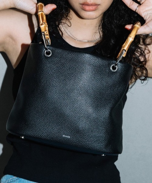 Beau're（ヴュレ）の「【BEAURE/ビュレ】カウレザー バンブー ハンドル バケット BAG（かごバッグ・レディース・ブラック/ベージュ/ブラウン・FREE）」の6枚目の写真