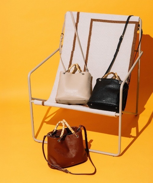 Beau're（ヴュレ）の「【BEAURE/ビュレ】カウレザー バンブー ハンドル バケット BAG（かごバッグ・レディース・ブラック/ベージュ/ブラウン・FREE）」の5枚目の写真
