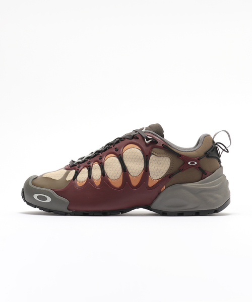 BRAIN DEAD(ブレインデット)の「BRAIN DEAD × OAKLEY FACTORY TEAM IBEX(スニーカー・メンズ・チャコールグレー/レッド・90/80/85/95/75)」の1枚目の写真