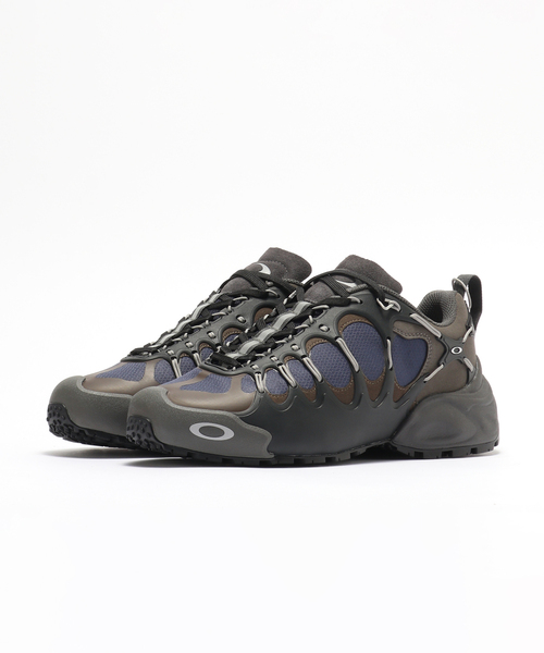 BRAIN DEAD(ブレインデット)の「BRAIN DEAD × OAKLEY FACTORY TEAM IBEX(スニーカー・メンズ・チャコールグレー/レッド・90/80/85/95/75)」の8枚目の写真