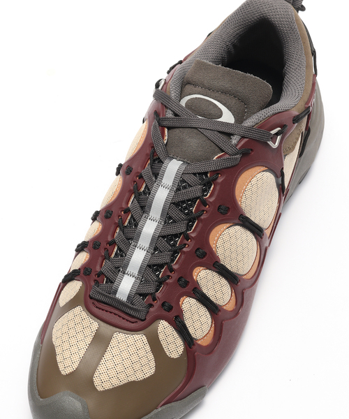 BRAIN DEAD(ブレインデット)の「BRAIN DEAD × OAKLEY FACTORY TEAM IBEX(スニーカー・メンズ・チャコールグレー/レッド・90/80/85/95/75)」の9枚目の写真