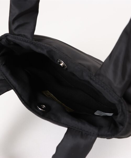 SVEC（シュベック）の「Favori / ネコ 中綿 ビジュー｜パフネコトートバッグ（トートバッグ・レディース・グレー/ブラック/アイボリー・FREE）」の5枚目の写真