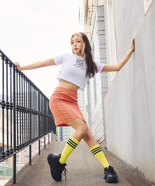 DURAS(デュラス)の「ロゴクロップTシャツ(Tシャツ/カットソー・レディース・グレー/ブラック/ホワイト・SMALL/MEDIUM)」の16枚目の写真