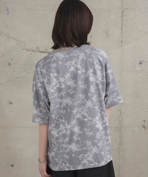 Confirm(コンファーム)の「ビッグシルエット 総柄プリント 半袖Tシャツ カットソー ユニセックス(Tシャツ/カットソー・メンズ・ブラック/グレー・M/L)」の7枚目の写真