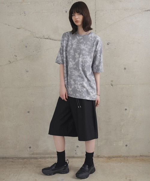 Confirm(コンファーム)の「ビッグシルエット 総柄プリント 半袖Tシャツ カットソー ユニセックス(Tシャツ/カットソー・メンズ・ブラック/グレー・M/L)」の12枚目の写真
