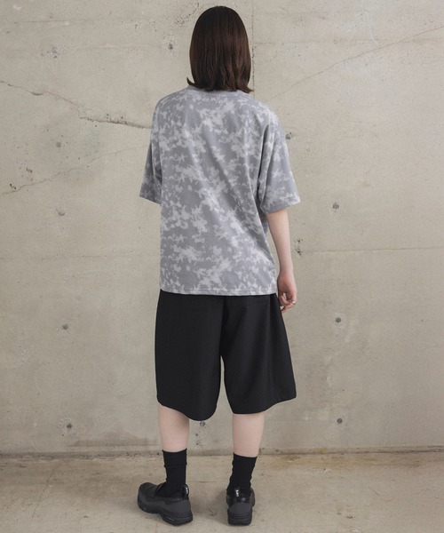 Confirm(コンファーム)の「ビッグシルエット 総柄プリント 半袖Tシャツ カットソー ユニセックス(Tシャツ/カットソー・メンズ・ブラック/グレー・M/L)」の15枚目の写真