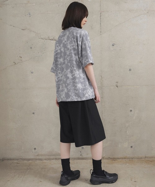 Confirm(コンファーム)の「ビッグシルエット 総柄プリント 半袖Tシャツ カットソー ユニセックス(Tシャツ/カットソー・メンズ・ブラック/グレー・M/L)」の14枚目の写真