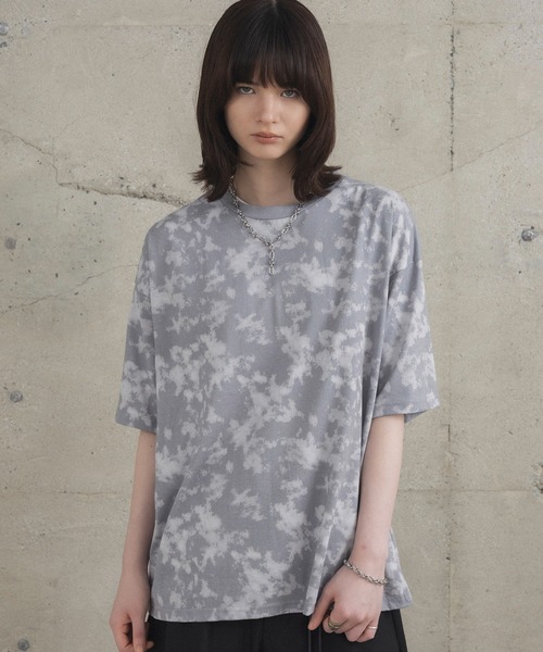 Confirm(コンファーム)の「ビッグシルエット 総柄プリント 半袖Tシャツ カットソー ユニセックス(Tシャツ/カットソー・メンズ・ブラック/グレー・M/L)」の4枚目の写真