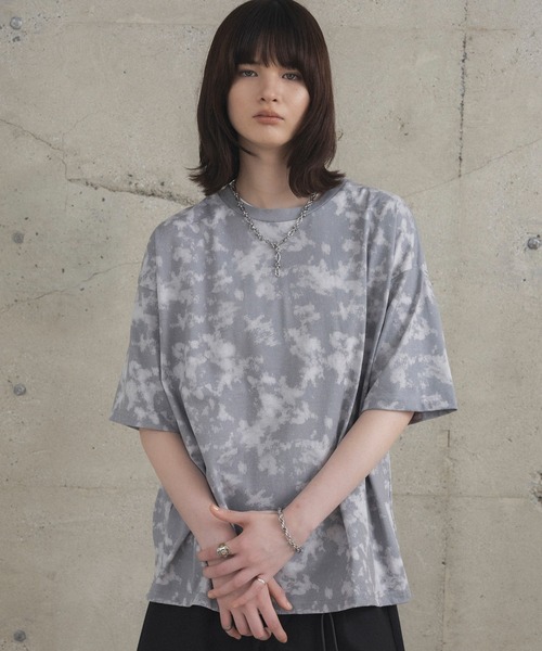 Confirm(コンファーム)の「ビッグシルエット 総柄プリント 半袖Tシャツ カットソー ユニセックス(Tシャツ/カットソー・メンズ・ブラック/グレー・M/L)」の5枚目の写真