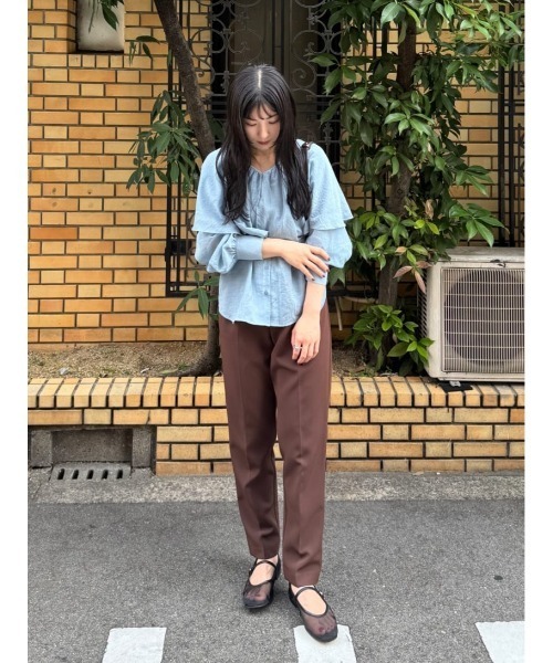 titivate(ティティベイト)の「ビッグフリルカラーブラウス(シャツ/ブラウス・レディース・ベージュ/ブラック/オフホワイト/ブルー・M/S)」の5枚目の写真