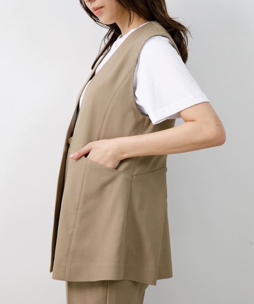 F by ROSSO（エフバイロッソ）の「F by ROSSO　リネンライクペプラムジレ+タックパンツ（セットアップ・レディース・ベージュ/ネイビー・36/38）」の10枚目の写真