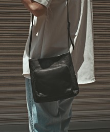 MR.OLIVE(~X^[I[u)MR.OLIVE/~X^[I[u IMPERMA-LEATHER/GUSSET POCKET COMPACT SHOULDER BAG V_[obO(V_[obO)