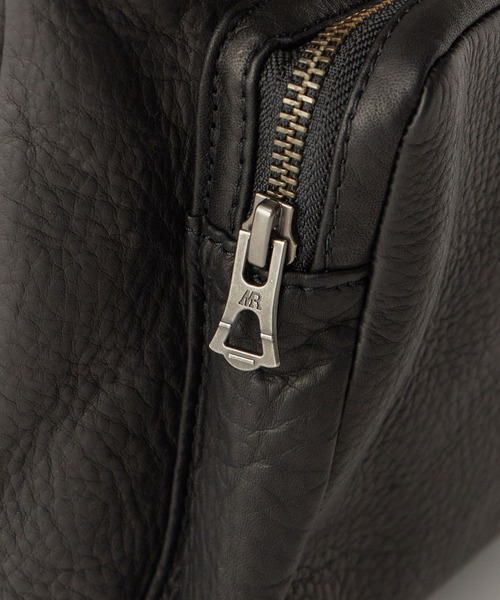 MR.OLIVE(ミスターオリーブ)の「MR.OLIVE/ミスターオリーブ IMPERMA-LEATHER/GUSSET POCKET COMPACT SHOULDER BAG ショルダーバッグ(ショルダーバッグ・メンズ・ブラック・FREE)」の9枚目の写真