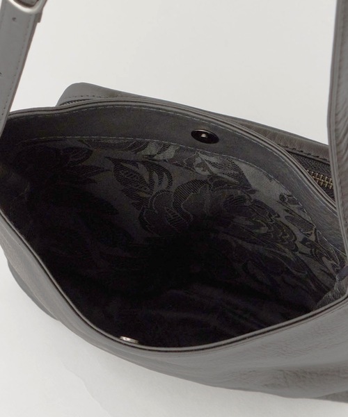 MR.OLIVE(ミスターオリーブ)の「MR.OLIVE/ミスターオリーブ IMPERMA-LEATHER/GUSSET POCKET COMPACT SHOULDER BAG ショルダーバッグ(ショルダーバッグ・メンズ・ブラック・FREE)」の17枚目の写真