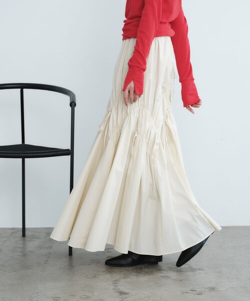 EMMEL REFINES(エメルリファインズ)の「<EMMEL REFINES>EM ランダムギャザー リボン スカート(スカート・レディース・オフホワイト/ブラック・S/M)」の1枚目の写真