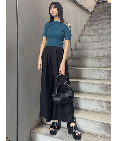 MURUA（ムルーア）の「レースアップハーフリブニット（ニット/セーター・レディース・ブルー/ブラック/ホワイト/レッド・FREE）」の19枚目の写真