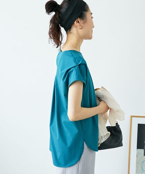 le.coeur blanc（ルクールブラン）の「ナイロンストレッチフレンチタックスリーブブラウス（シャツ/ブラウス・レディース・ブラウン/グリーン/ベージュ・38）」の7枚目の写真