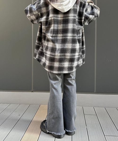 repipi armario(レピピ アルマリオ)の「StyleUpデニムフレアパンツ(デニムパンツ・キッズ・ブルー系その他/ブルー系その他2/ブラック系その他・SMALL/LARGE/MEDIUM)」の15枚目の写真