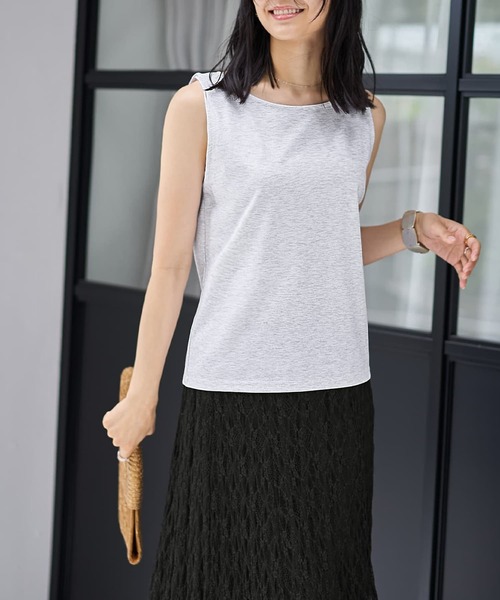 STYLE DELI(スタイルデリ)の「横幅広め開きネックのスムースノースリカットソー(Tシャツ/カットソー・レディース・ブラック/杢グレー/ホワイト・FREE)」の3枚目の写真