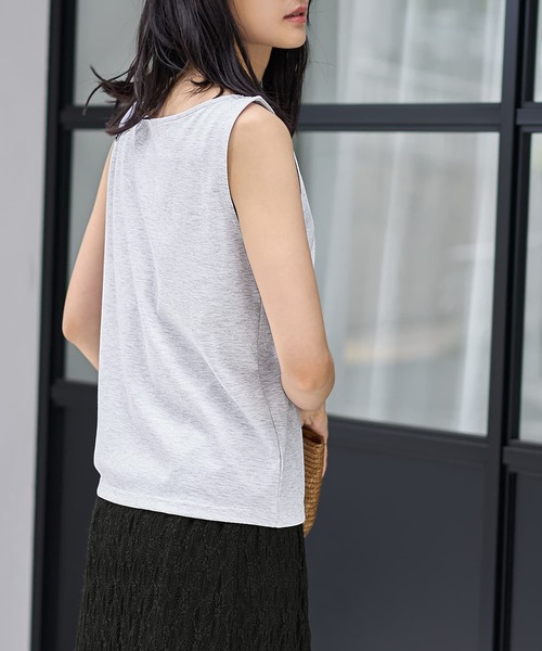 STYLE DELI(スタイルデリ)の「横幅広め開きネックのスムースノースリカットソー(Tシャツ/カットソー・レディース・ブラック/杢グレー/ホワイト・FREE)」の5枚目の写真