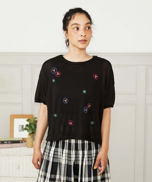 Jocomomola（ホコモモラ）の「Brisa フラワー刺繍シアーニット（ニット/セーター・レディース・ホワイト/ブラック・40）」の2枚目の写真
