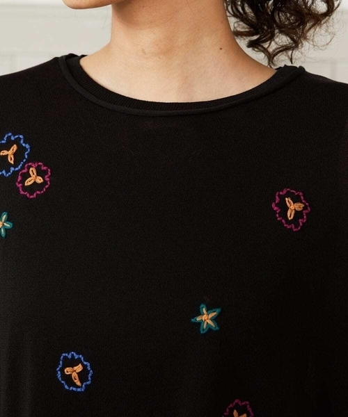 Jocomomola（ホコモモラ）の「Brisa フラワー刺繍シアーニット（ニット/セーター・レディース・ホワイト/ブラック・40）」の5枚目の写真