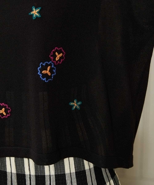Jocomomola（ホコモモラ）の「Brisa フラワー刺繍シアーニット（ニット/セーター・レディース・ホワイト/ブラック・40）」の7枚目の写真