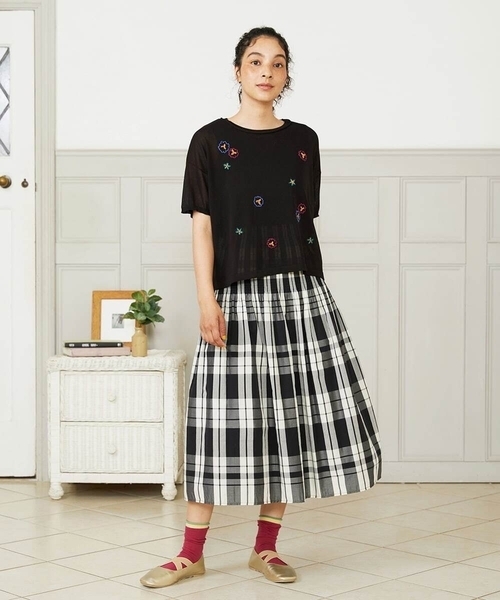 Jocomomola（ホコモモラ）の「Brisa フラワー刺繍シアーニット（ニット/セーター・レディース・ホワイト/ブラック・40）」の11枚目の写真