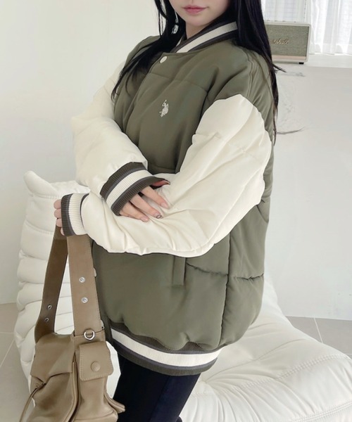 U.S. POLO ASSN.（ユーエスポロアッスン）の「【U.S. POLO ASSN】中綿 ヴァーシティージャケット（スタジャン・レディース・カーキ/ネイビー・L/M）」の8枚目の写真