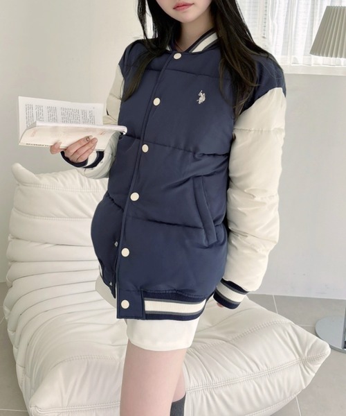 U.S. POLO ASSN.（ユーエスポロアッスン）の「【U.S. POLO ASSN】中綿 ヴァーシティージャケット（スタジャン・レディース・カーキ/ネイビー・L/M）」の9枚目の写真