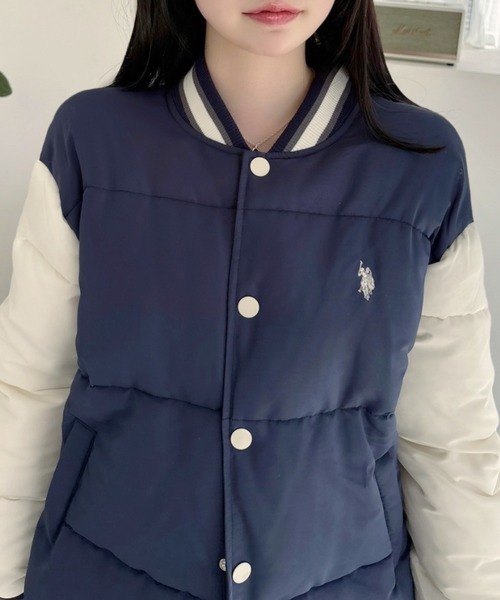 U.S. POLO ASSN.（ユーエスポロアッスン）の「【U.S. POLO ASSN】中綿 ヴァーシティージャケット（スタジャン・レディース・カーキ/ネイビー・L/M）」の14枚目の写真