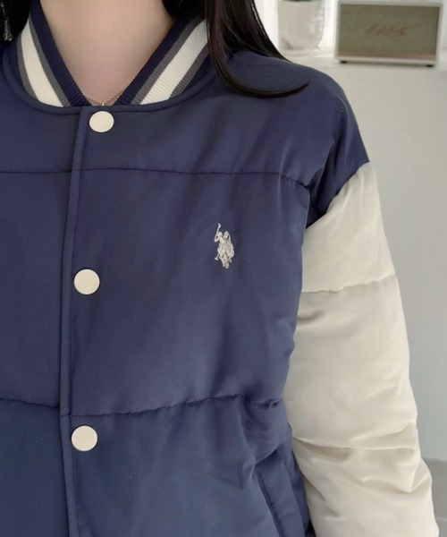 U.S. POLO ASSN.（ユーエスポロアッスン）の「【U.S. POLO ASSN】中綿 ヴァーシティージャケット（スタジャン・レディース・カーキ/ネイビー・L/M）」の17枚目の写真