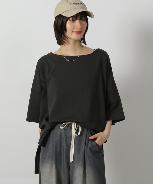 LAKOLE(ラコレ)の「スムースボートネック半袖 / 576249(Tシャツ/カットソー・レディース・オフホワイト/ブルー/サンドグレー/ブラック・FREE)」の3枚目の写真
