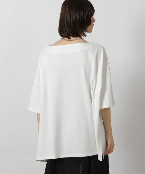 LAKOLE(ラコレ)の「スムースボートネック半袖 / 576249(Tシャツ/カットソー・レディース・オフホワイト/ブルー/サンドグレー/ブラック・FREE)」の10枚目の写真