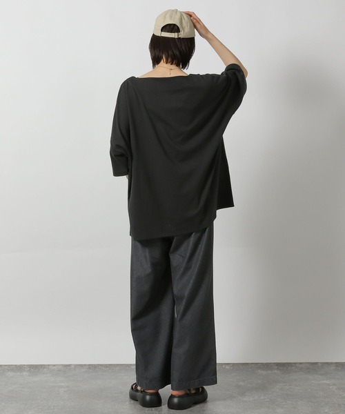 LAKOLE(ラコレ)の「スムースボートネック半袖 / 576249(Tシャツ/カットソー・レディース・オフホワイト/ブルー/サンドグレー/ブラック・FREE)」の13枚目の写真