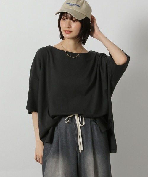 LAKOLE(ラコレ)の「スムースボートネック半袖 / 576249(Tシャツ/カットソー・レディース・オフホワイト/ブルー/サンドグレー/ブラック・FREE)」の14枚目の写真