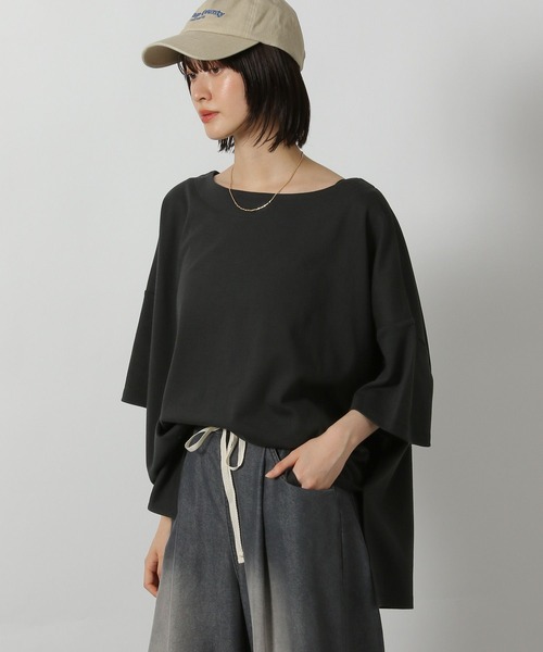 LAKOLE(ラコレ)の「スムースボートネック半袖 / 576249(Tシャツ/カットソー・レディース・オフホワイト/ブルー/サンドグレー/ブラック・FREE)」の15枚目の写真