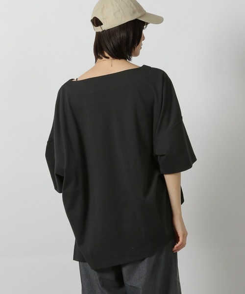 LAKOLE(ラコレ)の「スムースボートネック半袖 / 576249(Tシャツ/カットソー・レディース・オフホワイト/ブルー/サンドグレー/ブラック・FREE)」の17枚目の写真