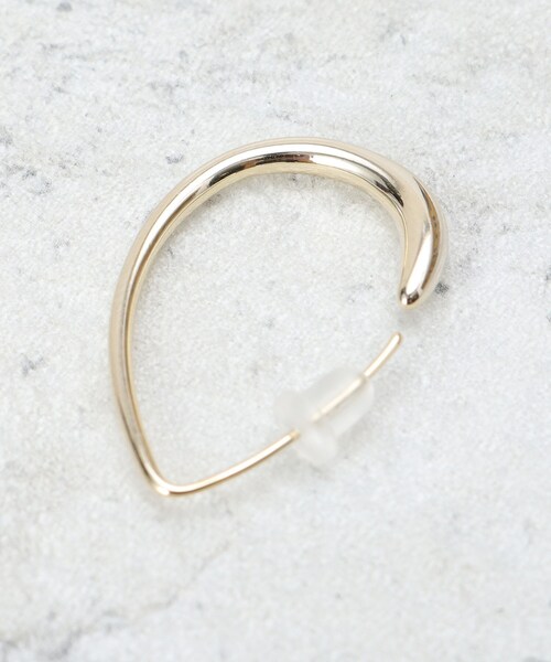 OPAQUE.CLIP（オペークドットクリップ）の「しずくメタルフープピアス（ピアス（両耳用）・レディース・ゴールド/シルバー・00）」の5枚目の写真
