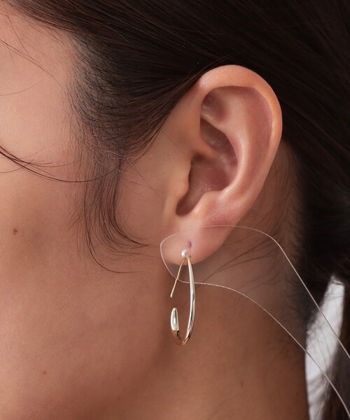 OPAQUE.CLIP（オペークドットクリップ）の「しずくメタルフープピアス（ピアス（両耳用）・レディース・ゴールド/シルバー・00）」の6枚目の写真